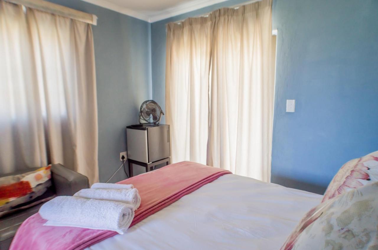 Seroloana Guest House 勒斯滕堡 外观 照片
